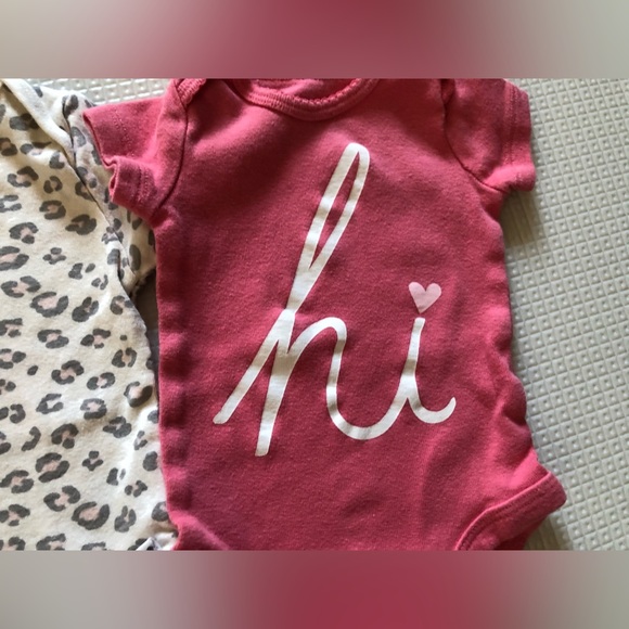 Gerber|Baby girl bundle lot,short sleeve bodysuits•Leopard & Cutie lettering•• - Picture 3 of 4